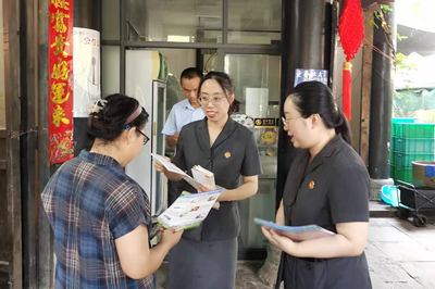 這個夏天，古鎮(zhèn)來了新“游客”——法律咨詢服務(wù)